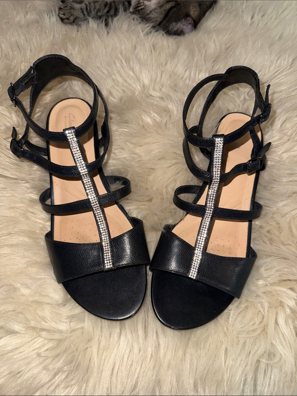 CLARKS Black Strappy T-sparkle Detail Women's Sandals like new